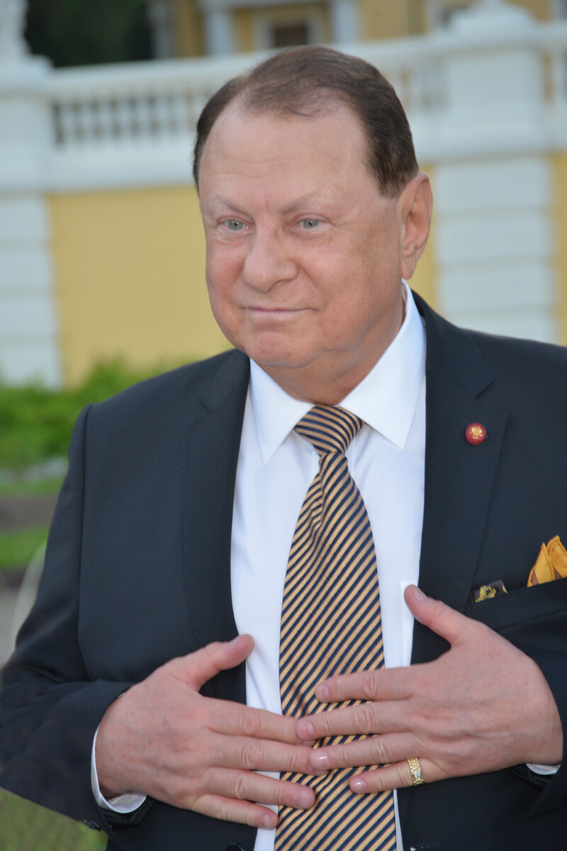Марк варшавер фото Марка Захарова нельзя заменить": главным режиссером "Ленкома" стал муж американк