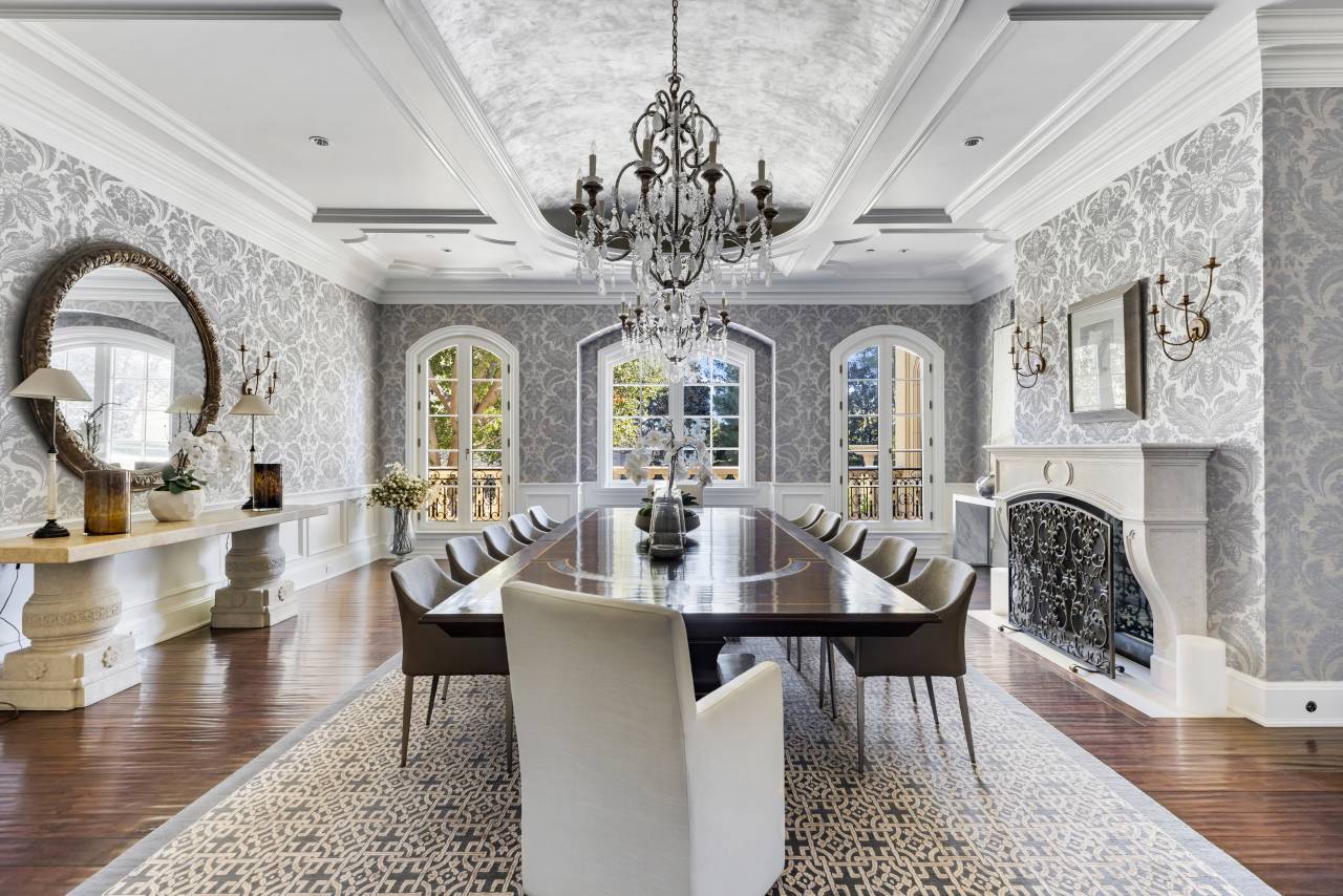 Марк внутри фото Mark Wahlberg Gets $55 Million for Massive Los Angeles Mansion - Mansion Global