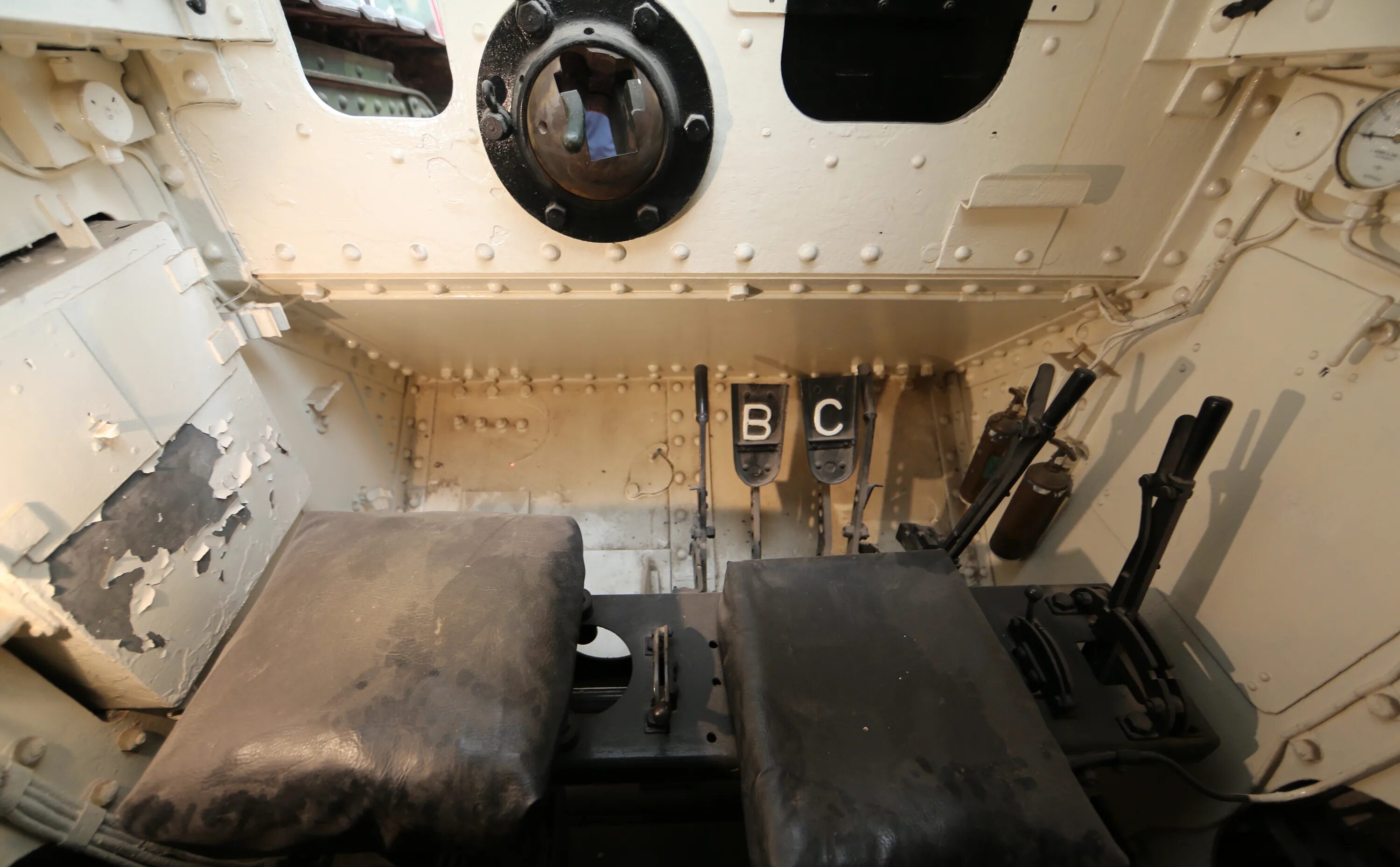 Марк внутри фото File:Mark Vstarstar driving position.JPG - Wikipedia