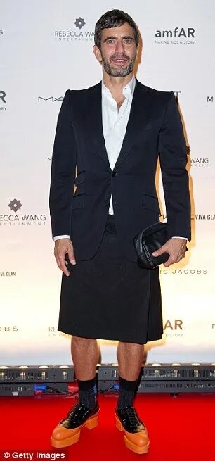 Марк якобс фото Mark Jacobs banned Cara Delevingne from shows and called her a dwarf says Katie 