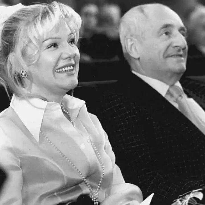Марк захаров жена фото 59-летняя Александра Захарова. Как выглядит и живет после ухода отца Femmie Дзен