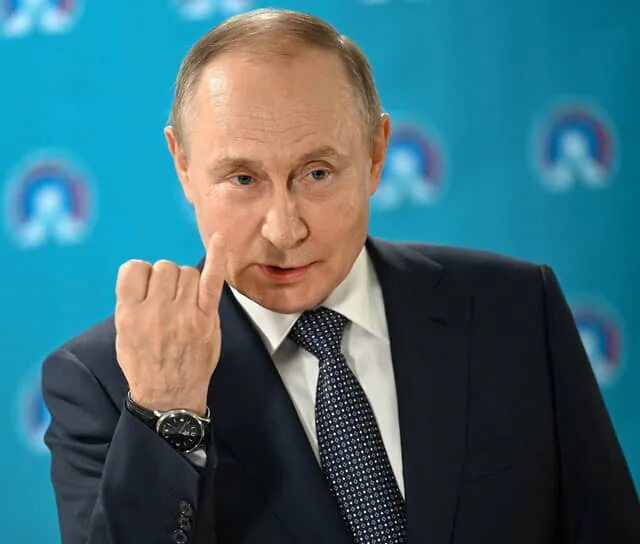 Марка часов путина фото цена Vladimir Putin charged to pay 10 thousand rubles to families of school students 