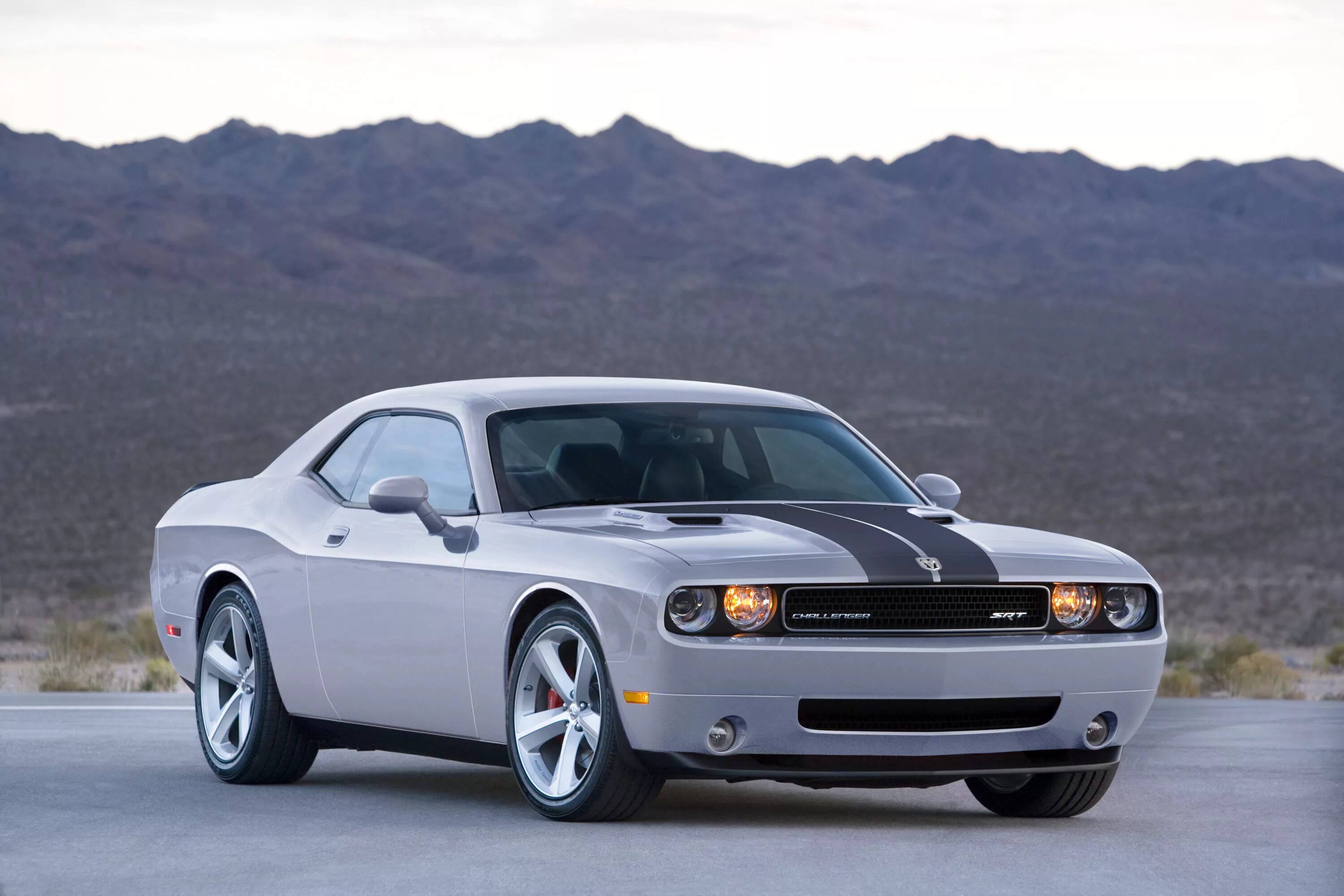 Марка додж фото Yamaha Riders Switch to HEMI-Powered Dodge Challenger SRT8