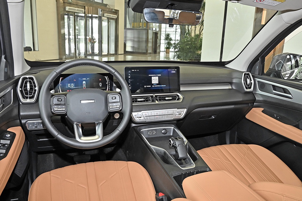 Марка хавал машины фото салона внедорожник Дилер Haval пригнал рамный H5 в Россию до начала официальных продаж - Российская