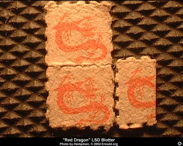 Марка лсд фото Erowid Chemicals Vaults : Images : lsd blotter dragon_red