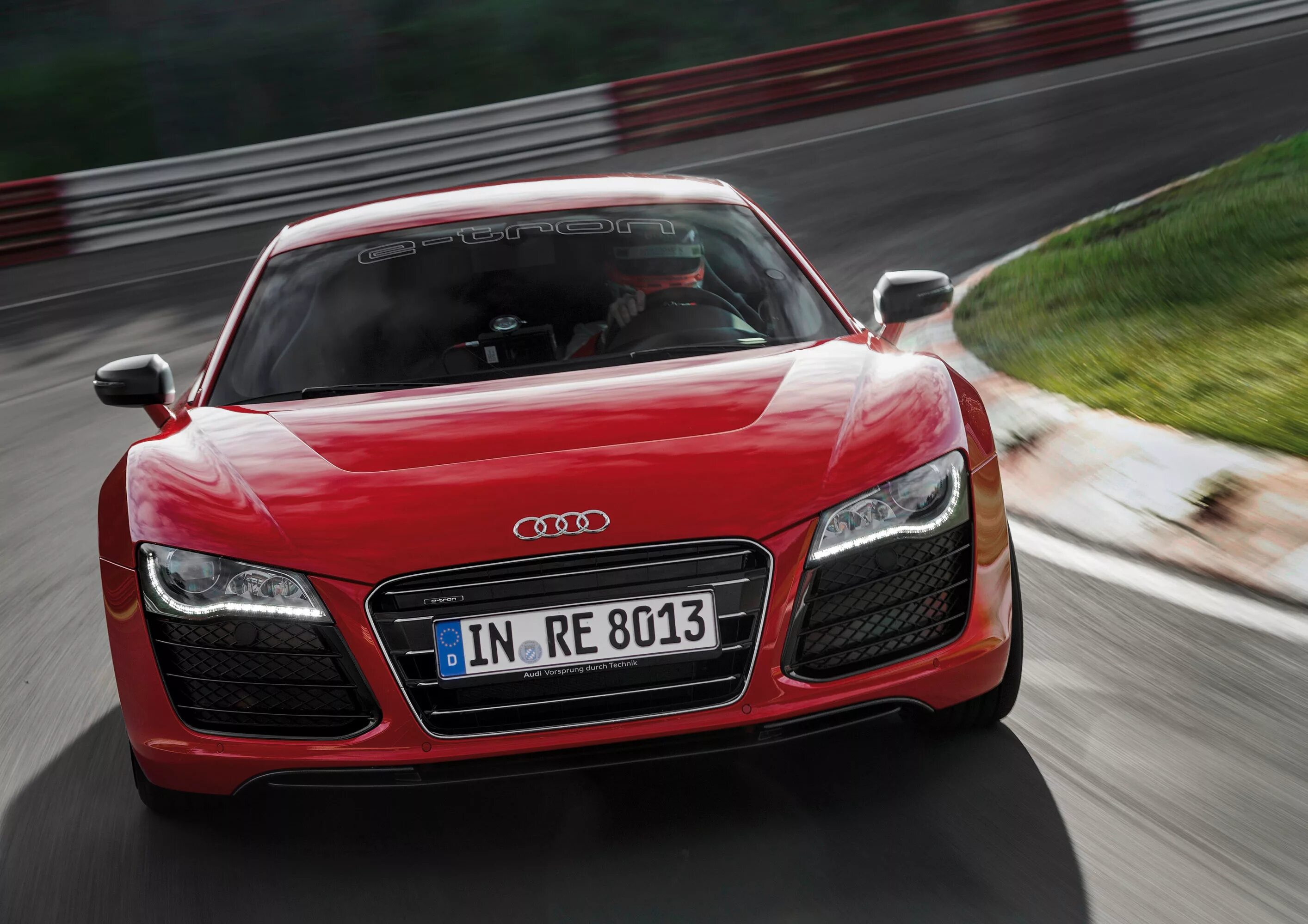 Марка машины ауди фото Audi R8 e-Tron Sets World Record on the Nordschleife