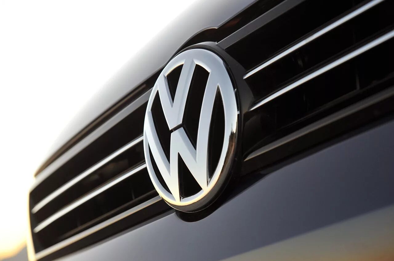 Марка машины фольксваген фото Reuters: Volkswagen готов впервые в истории закрыть некоторые из своих предприят