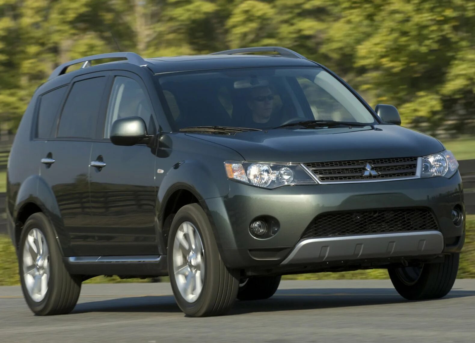 Марка машины мицубиси фото Mitsubishi Outlander SE фотоальбом - автомобильный журнал Simplycars.ru