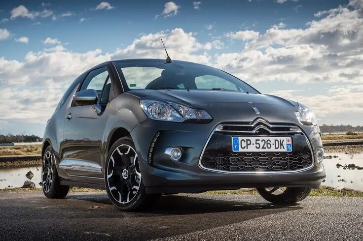 Марка машины ситроен фото 2013 Citroën DS3 Cabrio The DS3 Cabrio isn’t a... - GABEturbo Citroen ds3, Citro