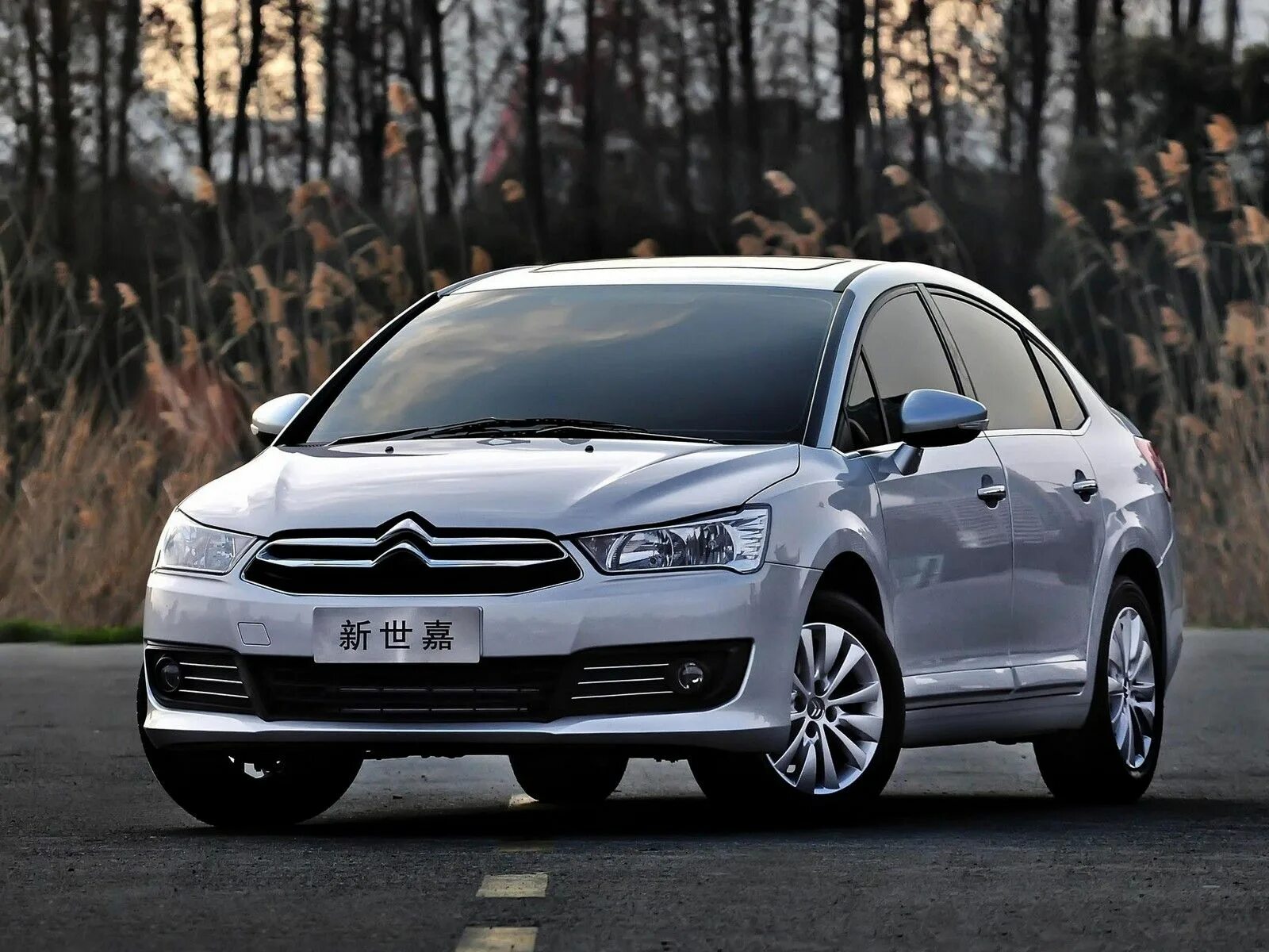 Марка машины ситроен фото Citroen C-Quatre седан 2.0 AT бензин 147 л.с. передний привод 2 поколение (2013 