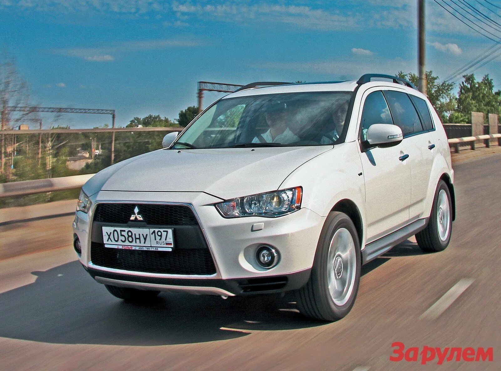 Марка митсубиси фото Mitsubishi Outlander 3.0: Пришелец поднимает планку