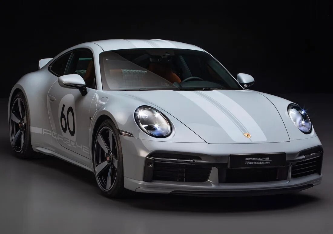 Марка порше фото Porsche представила 550-сильный 911 с механической коробкой передач