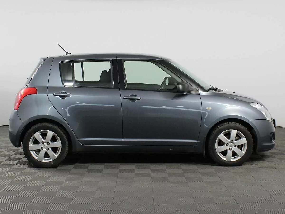 Марка сузуки фото Купить б/у Suzuki Swift III 1.5 AT (102 л.с.) бензин автомат в Москве: серый Суз