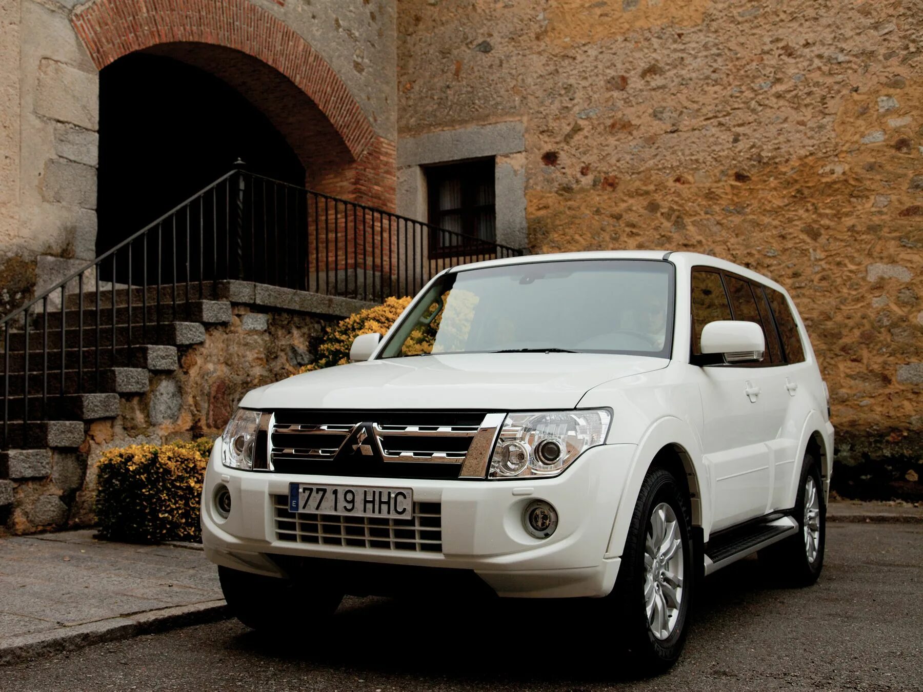 Марки авто мицубиси с фото Mitsubishi Montero 2006 года выпуска, 4 поколение, внедорожник 5 дв. - комплекта