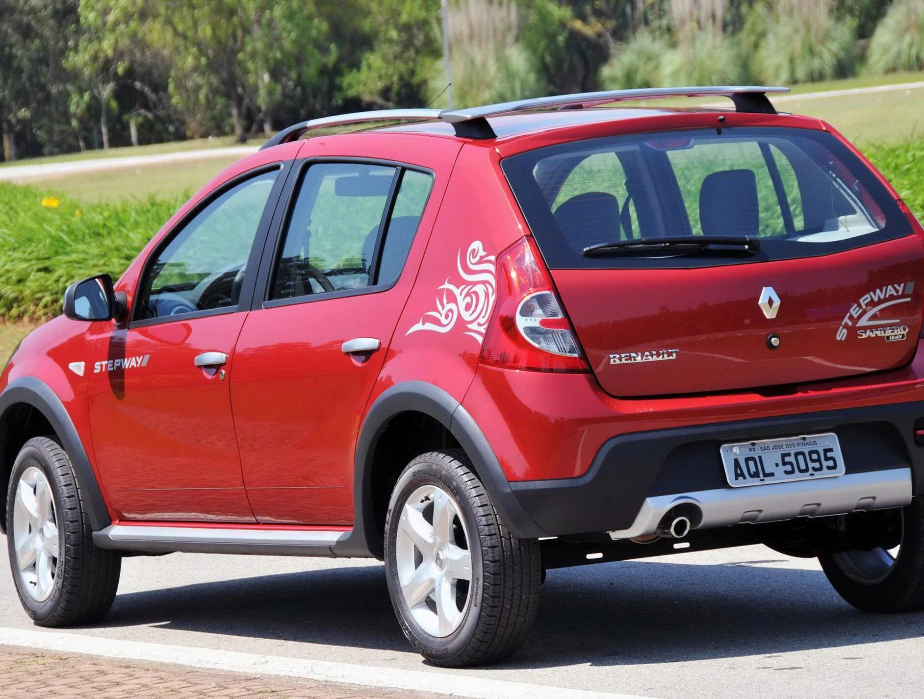 Марки автомобилей рено с названиями и фото Renault Sandero Photos and Specs. Photo: Sandero Renault model and 23 perfect ph