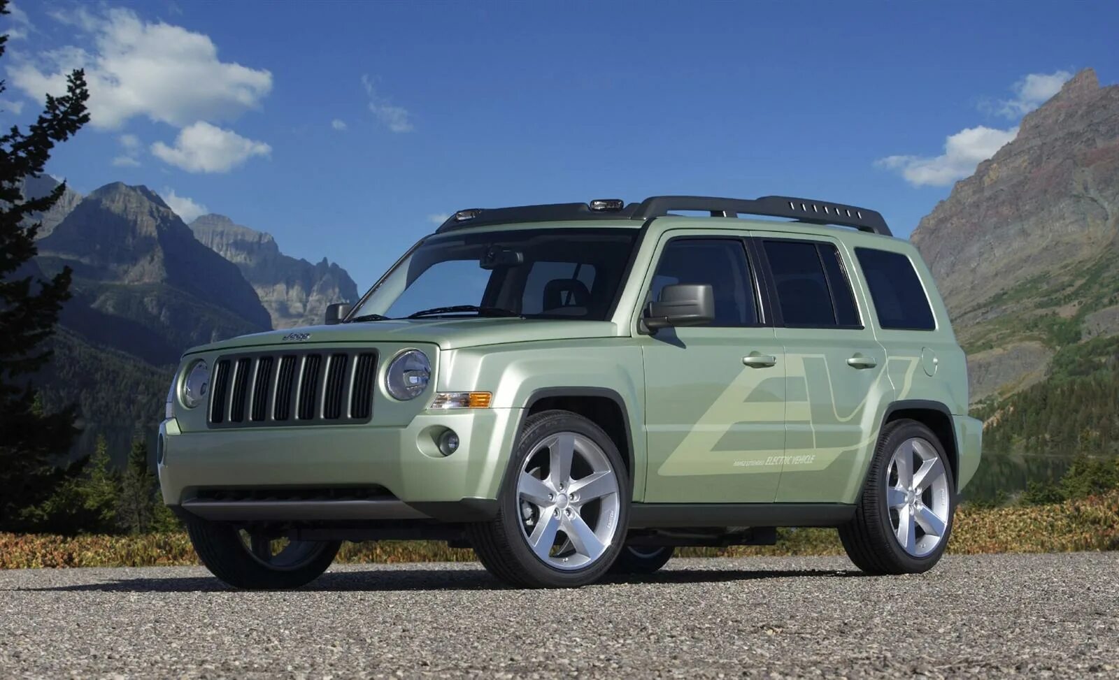 Марки автомобилей внедорожников фото 2009 Jeep Patriot EV Concept Image. Photo 10 of 15