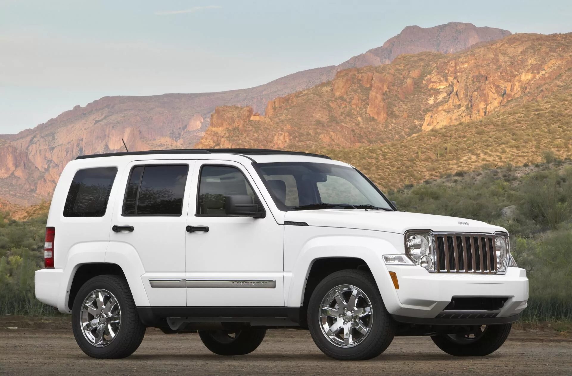 Марки джипов с фото и названиями 2011 Jeep Liberty Image. Photo 6 of 6