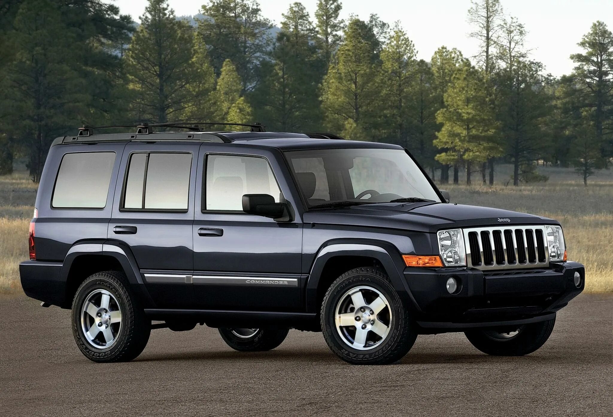 Марки джипов с фото и названиями Установка автозвука в Jeep Commander цены в Москве