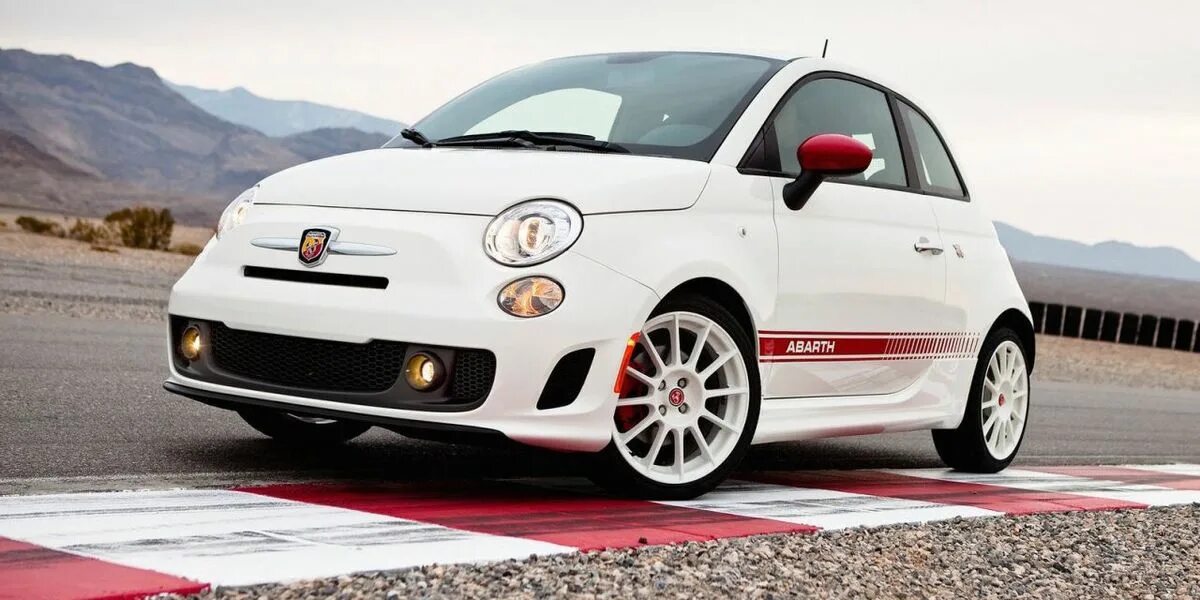 Марки фиатов фото The 2017 Fiat 500 Abarth Is $2580 Cheaper Than Last Year's Model
