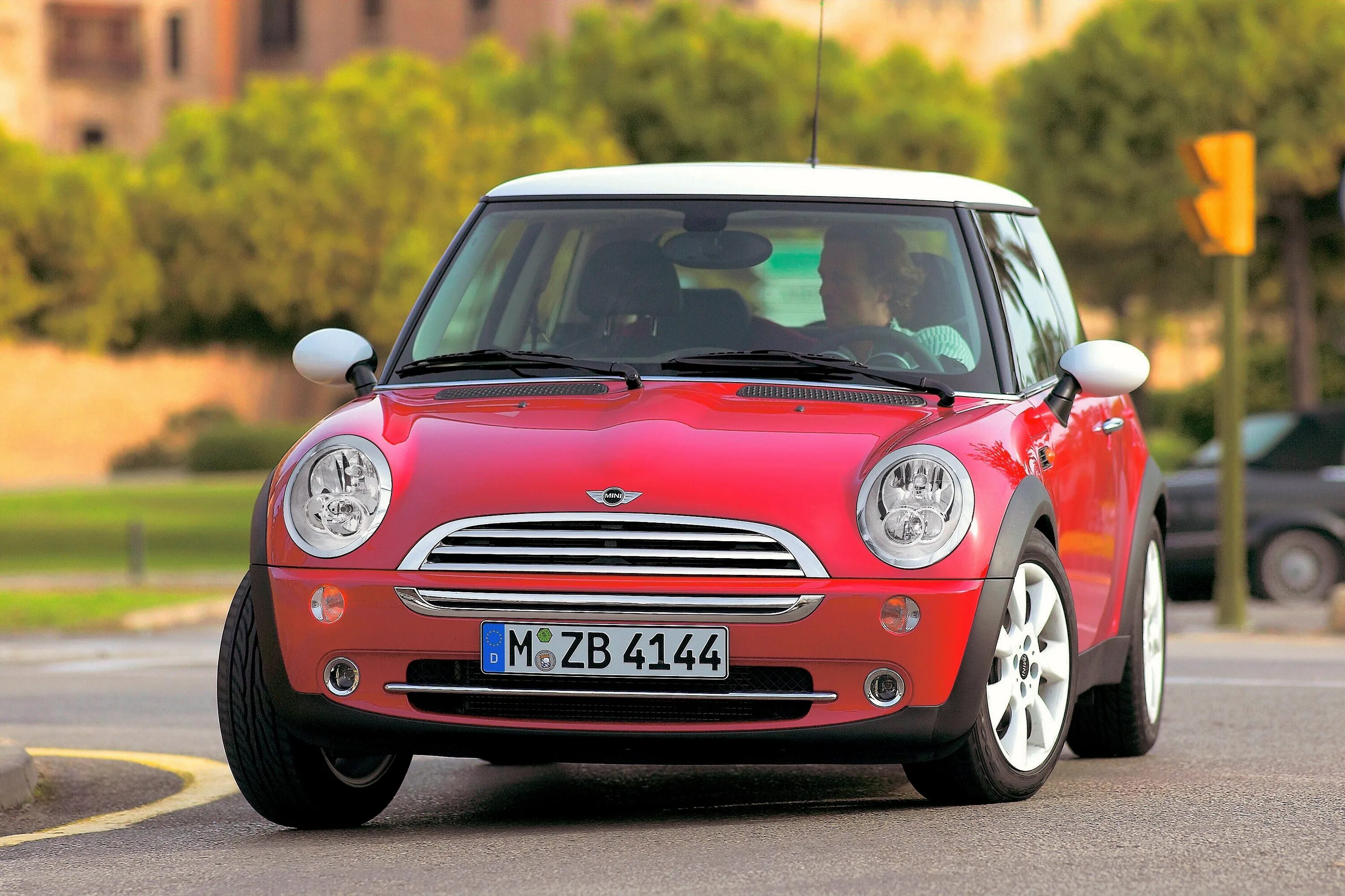 Марки маленьких машин фото и названия Mini Hatch R50 рестайлинг (2004 - 2006) Хэтчбек 3 дв - технические характеристик