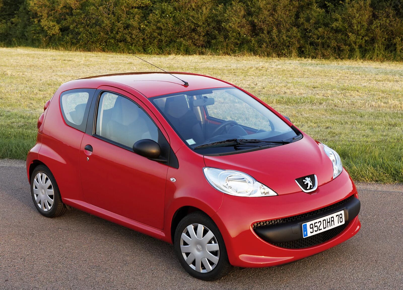 Марки маленьких машин фото и названия Peugeot 107 picture 4 of 67, MY 2005, size:1600x1150