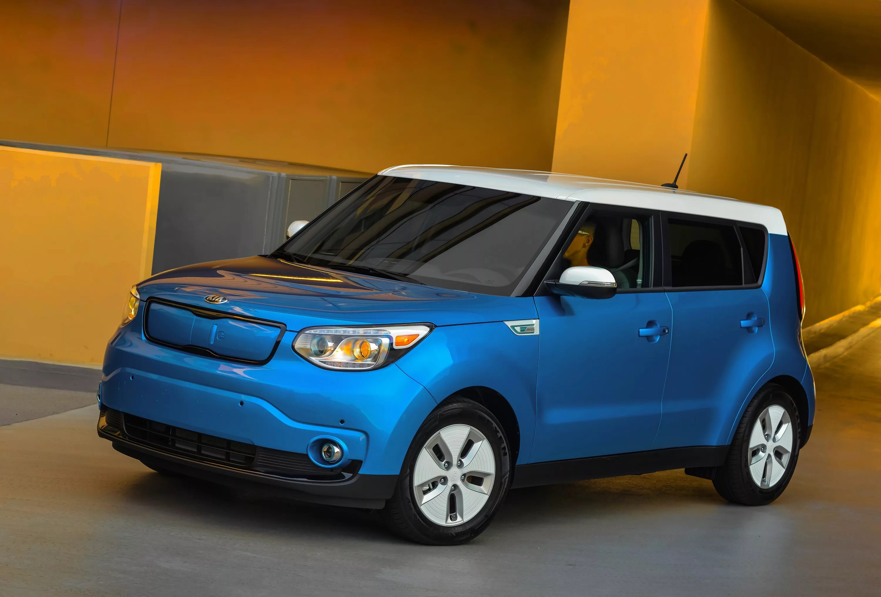 Марки машин киа фото цены Kia vehicle designs win triple honour - Movement that inspires