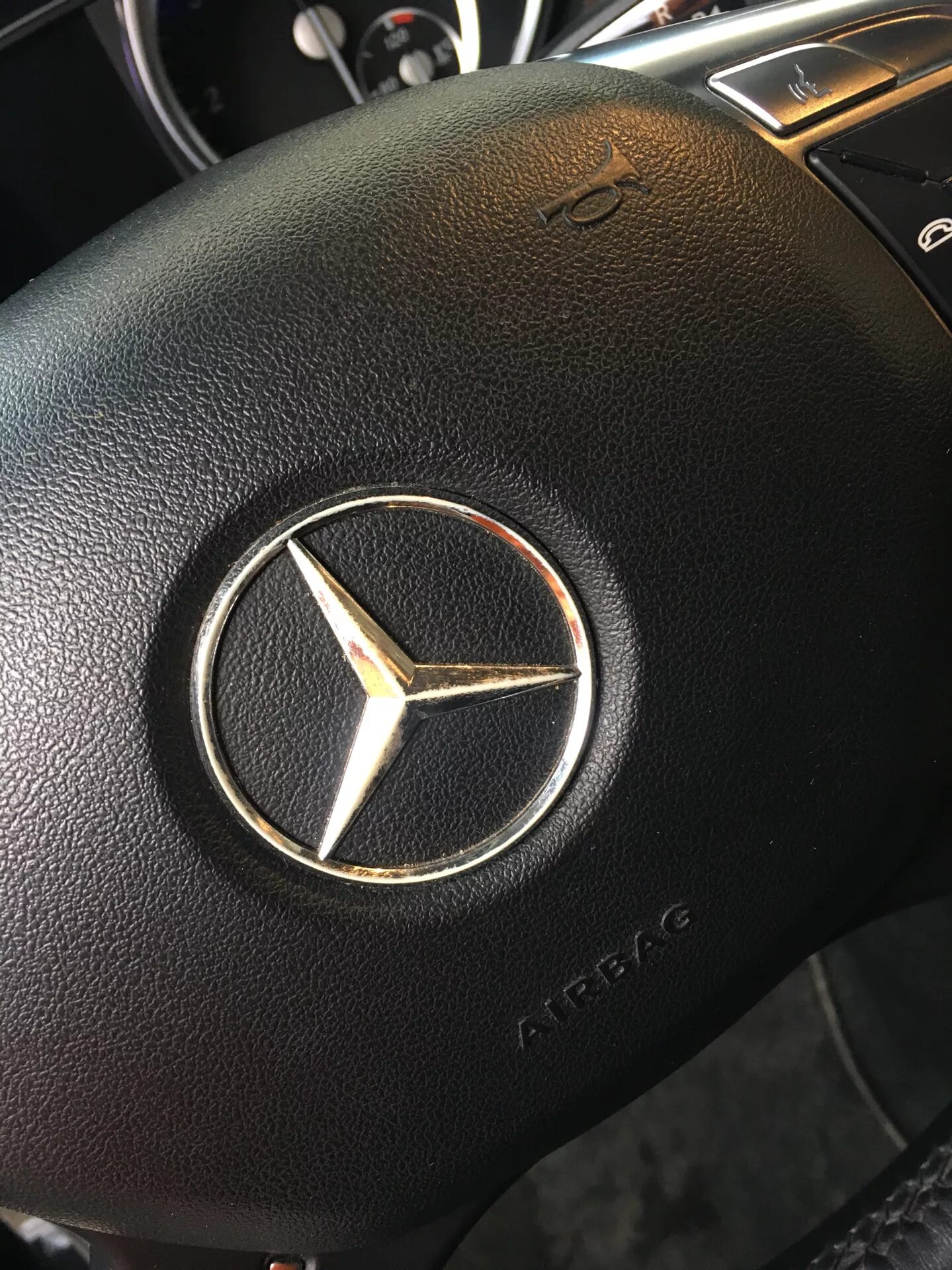 Марки машин на руле фото Эмблема на руле - Mercedes-Benz M Class (W166), 3,5 л, 2013 года визит на сервис