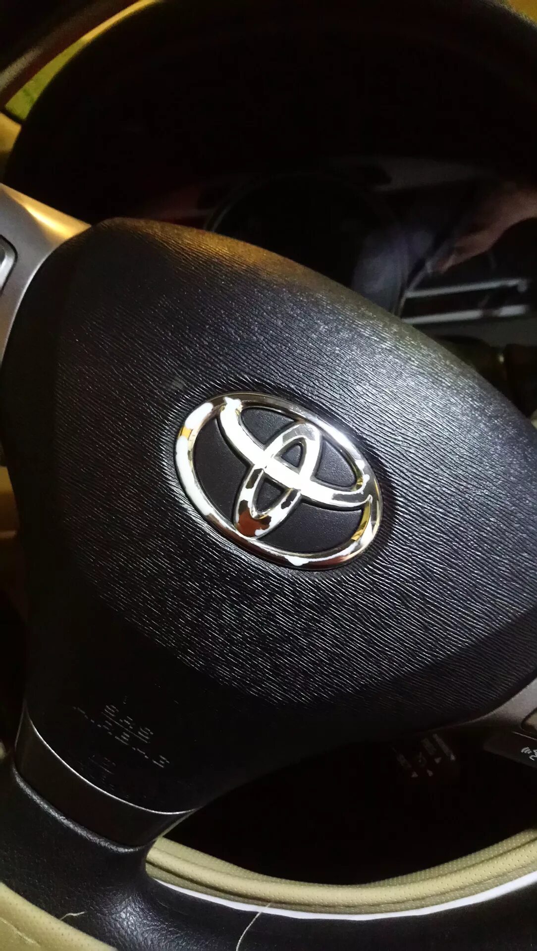 Марки машин на руле фото Замена логотипа на руле - Toyota Venza (1G), 2,7 л, 2010 года своими руками DRIV