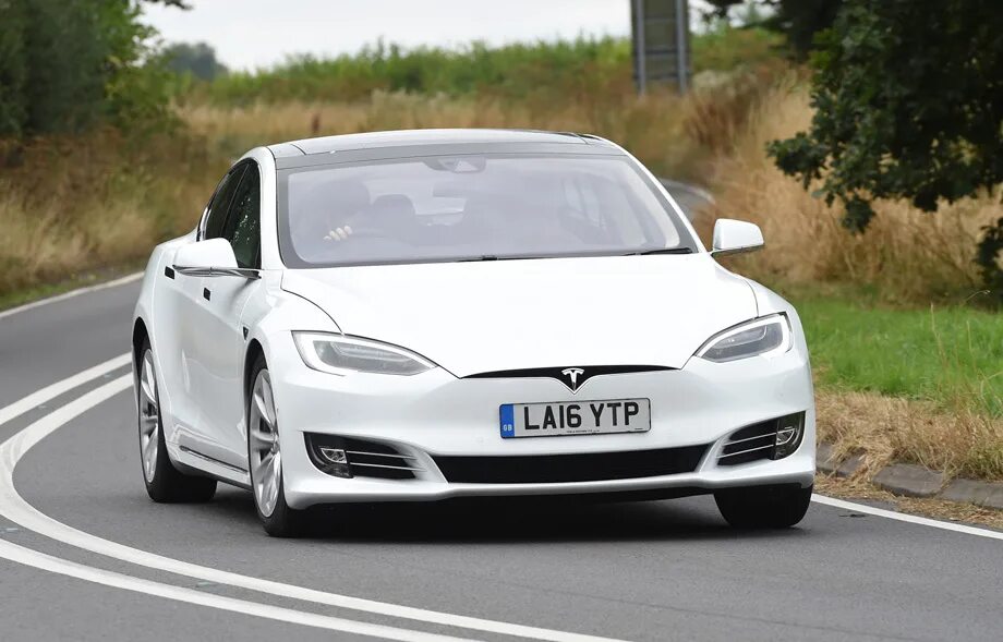 Марки машин тесла фото Глава фирмы Tesla рассказал о поумневшем автопилоте - ДРАЙВ