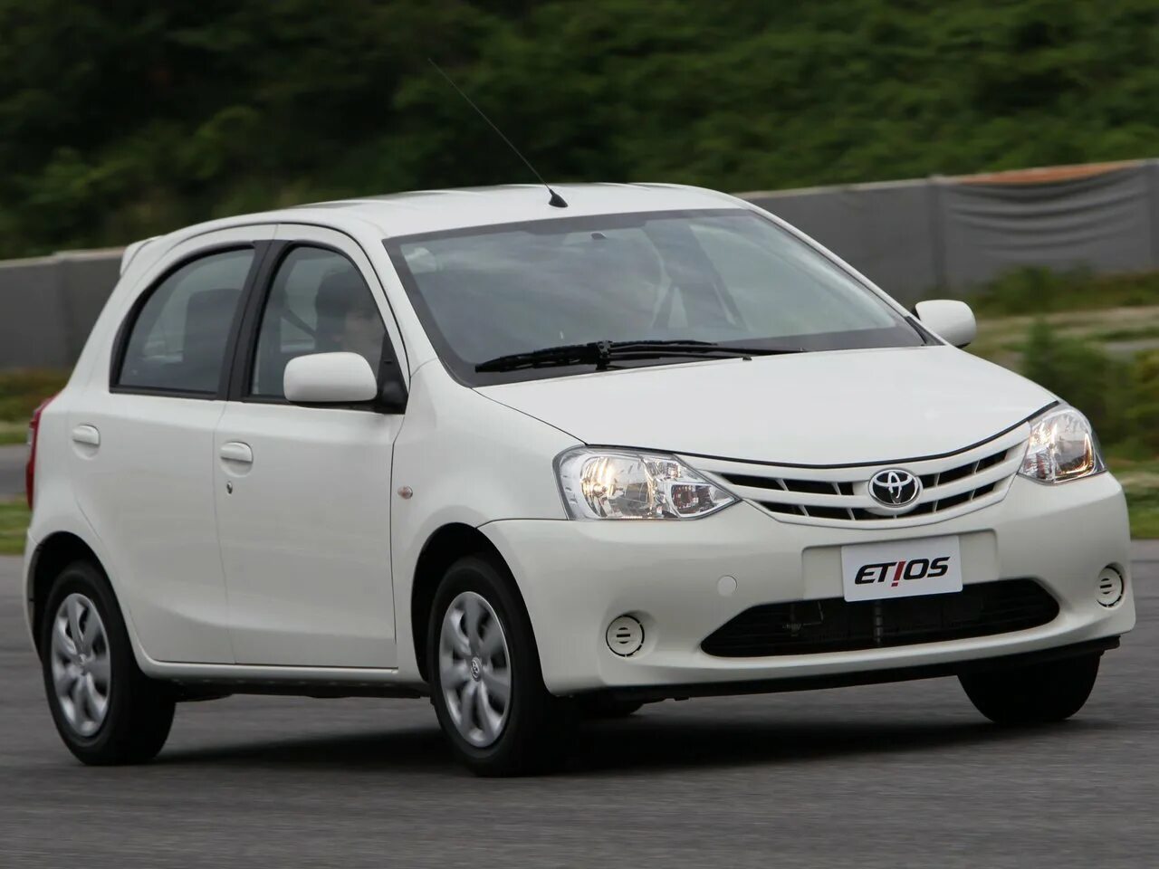 Марки машин тойота фото и цены Toyota Etios 1 поколение, хэтчбек 5-дверный - технические характеристики, модель