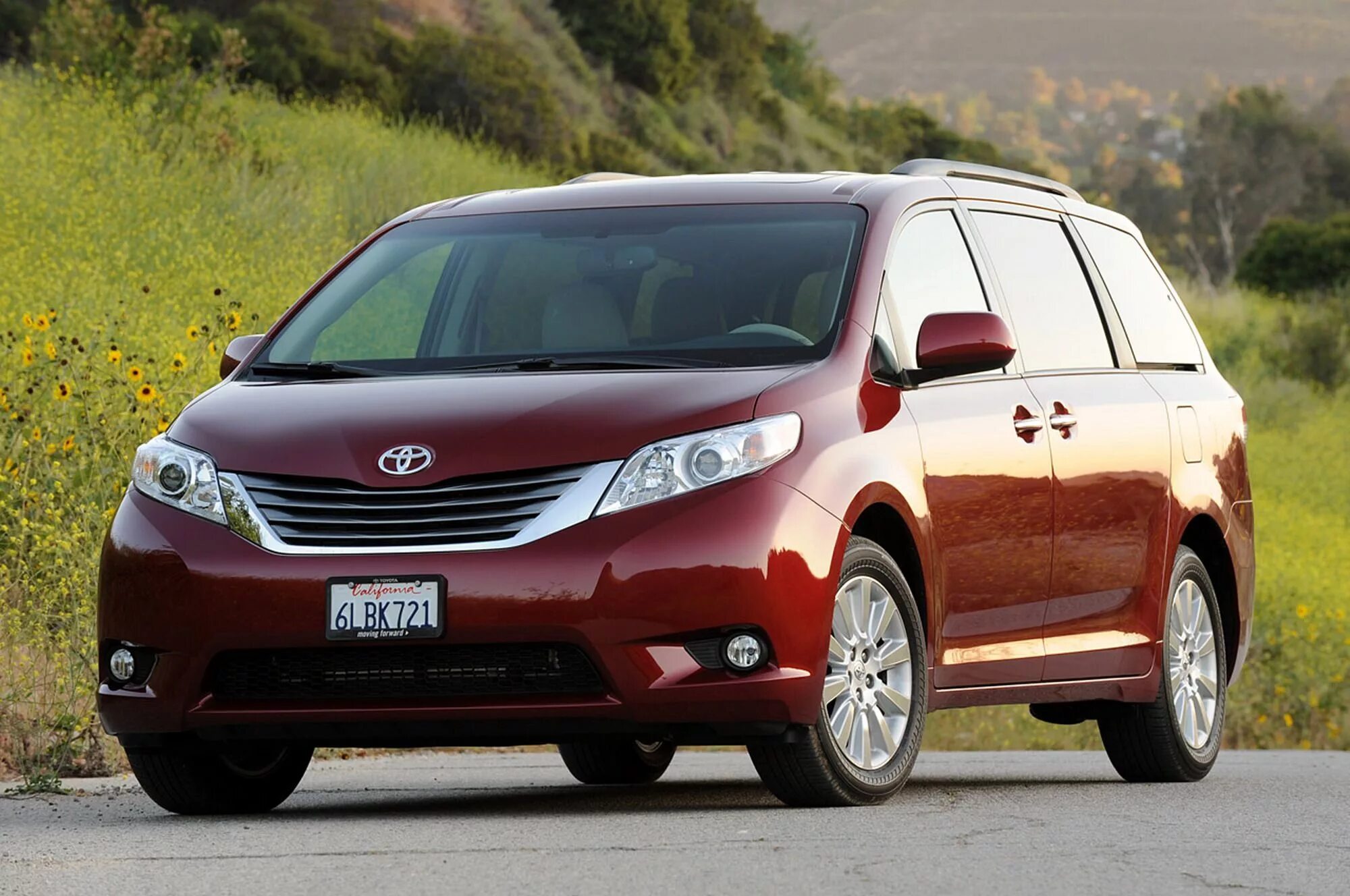 Марки машин тойота фото и цены 2011 #Toyota #Sienna Toyota, Mini van, Toyota sienna