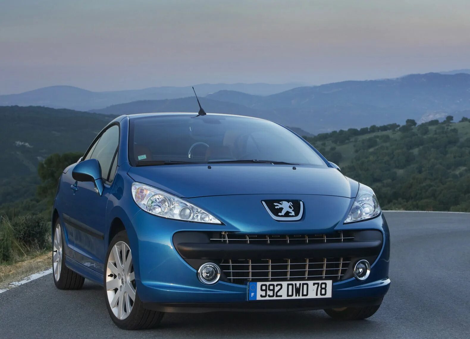 Марки пежо список с фото Peugeot 207 CC фотоальбом - автомобильный журнал Simplycars.ru