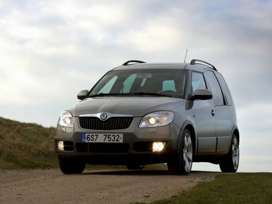 Марки шкода список с фото Skoda Roomster Scout минивэн 5-дв., 2006–2010, 1 поколение - отзывы, фото и хара