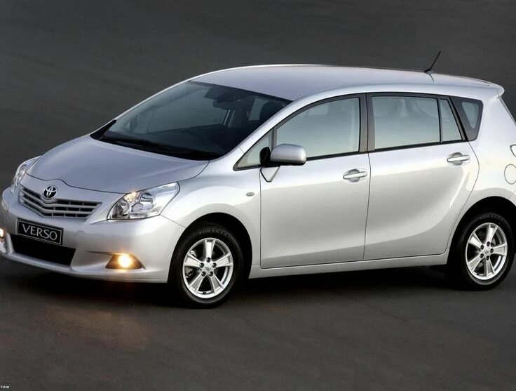 Марки тойота фото и цены Toyota Verso Photos and Specs. Photo: Toyota Verso model and 22 perfect photos o