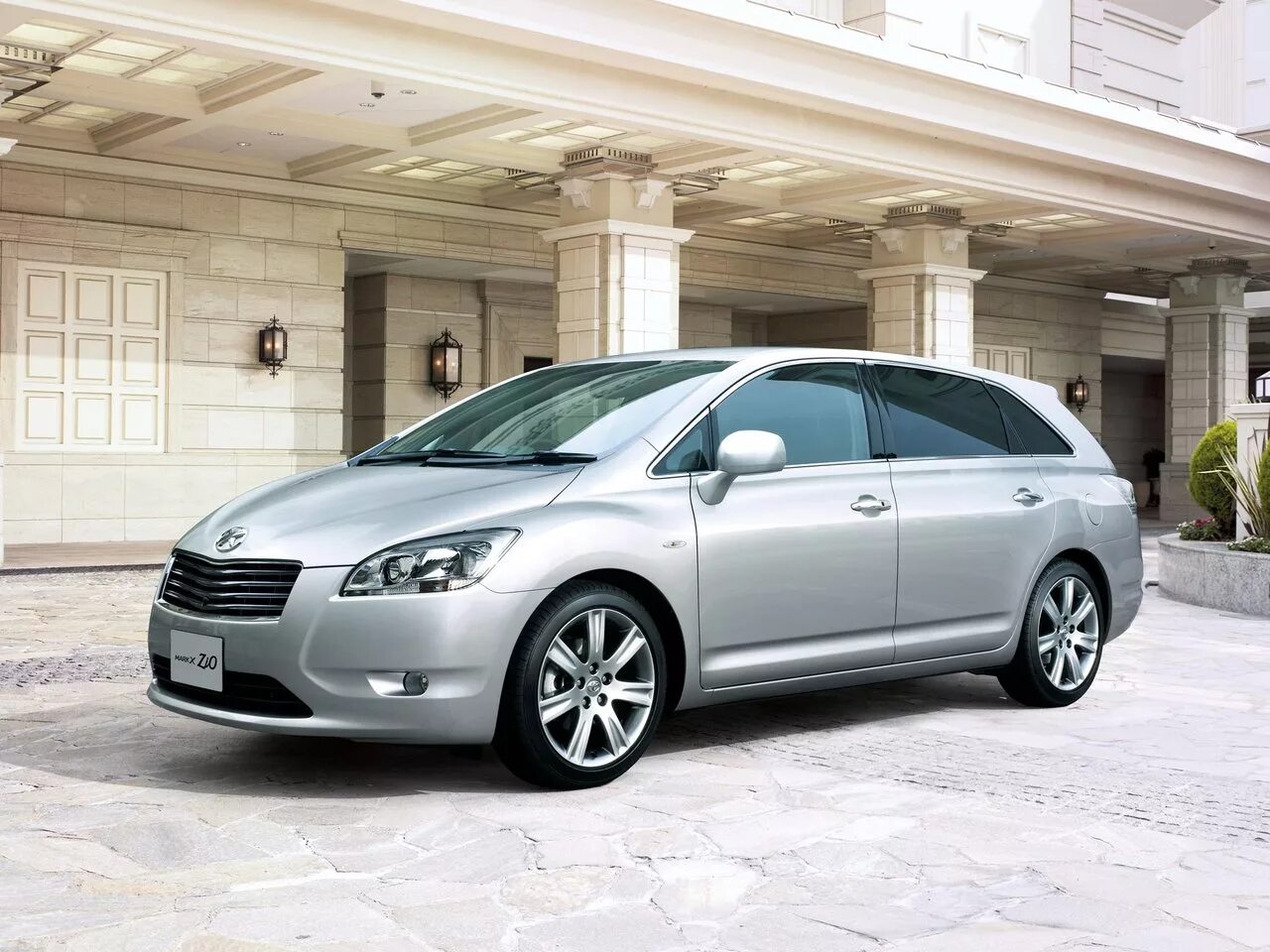 Марки тойоты с фото Сравнение Lexus LS и Toyota Mark X ZiO по характеристикам, стоимости покупки и о