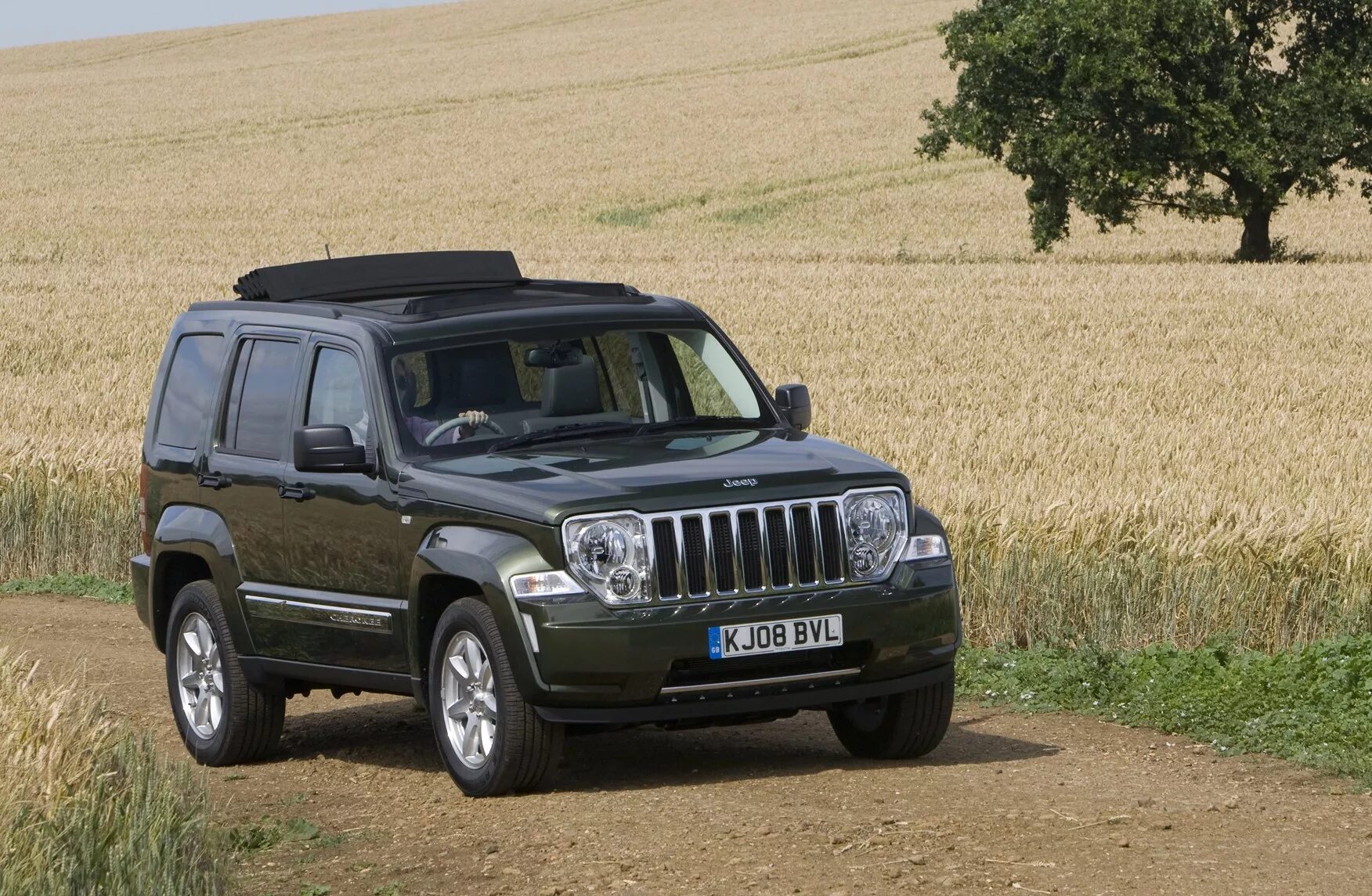Марки внедорожников список фото Used Jeep Cherokee Station Wagon (2008 - 2010) Review Parkers