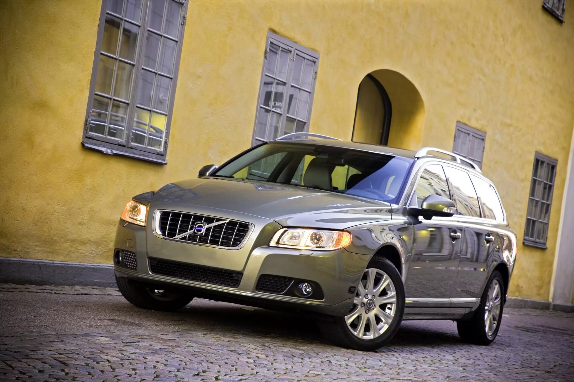 Марки вольво список с фото все модели 2009 Volvo V70 Image. Photo 10 of 24