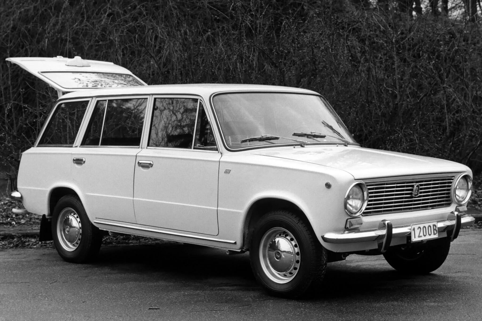 Марки жигулей фото АвтоВАЗ (Lada) 2102 1 поколение (1971 - 1985) Универсал 2102 MT (64 л.с.) - техн