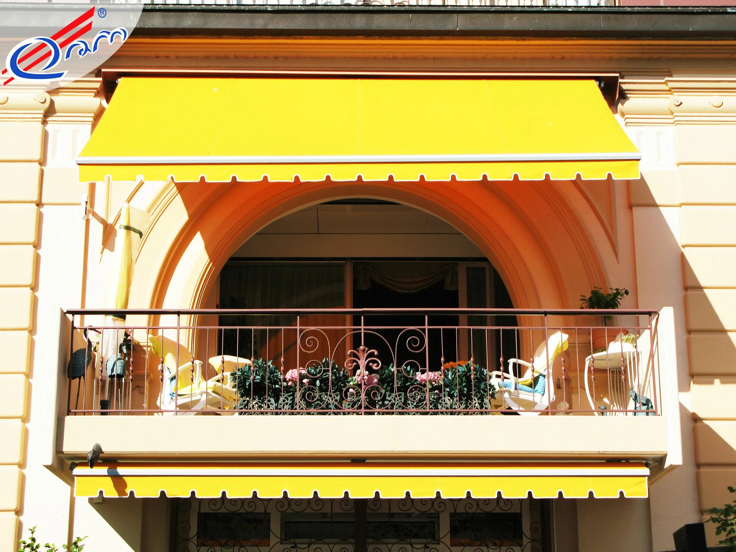 Маркиза на балкон фото AWNING Balcony design, Patio awning, Balcony design ideas
