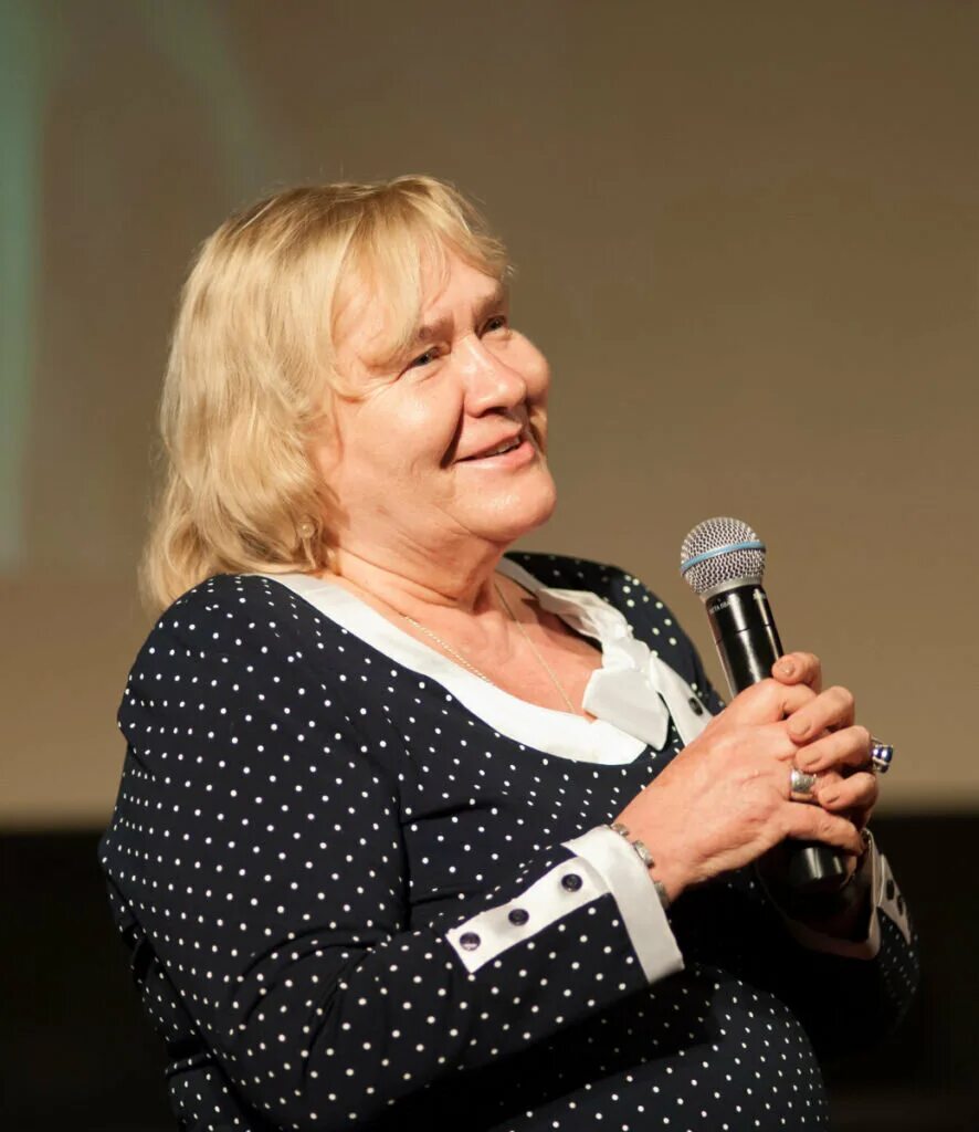 Маркова актриса фото В жизни ему тоже приходилось много страдать и переживать. Леонид Марков Наедине 