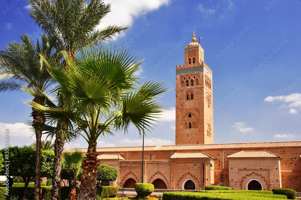 Марокко достопримечательности фото и описание Koutoubia Mosque in the southwest medina quarter of Marrakesh Фотографія Stock A