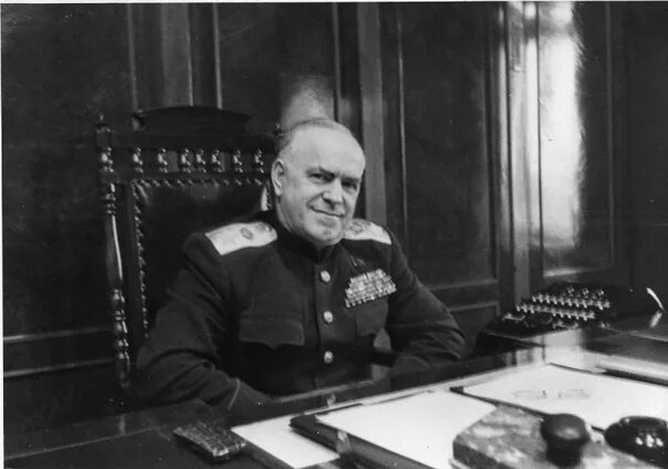 Маршал жуков фото в хорошем качестве Stalin explained the failures of the first period of the war by the fact that fa