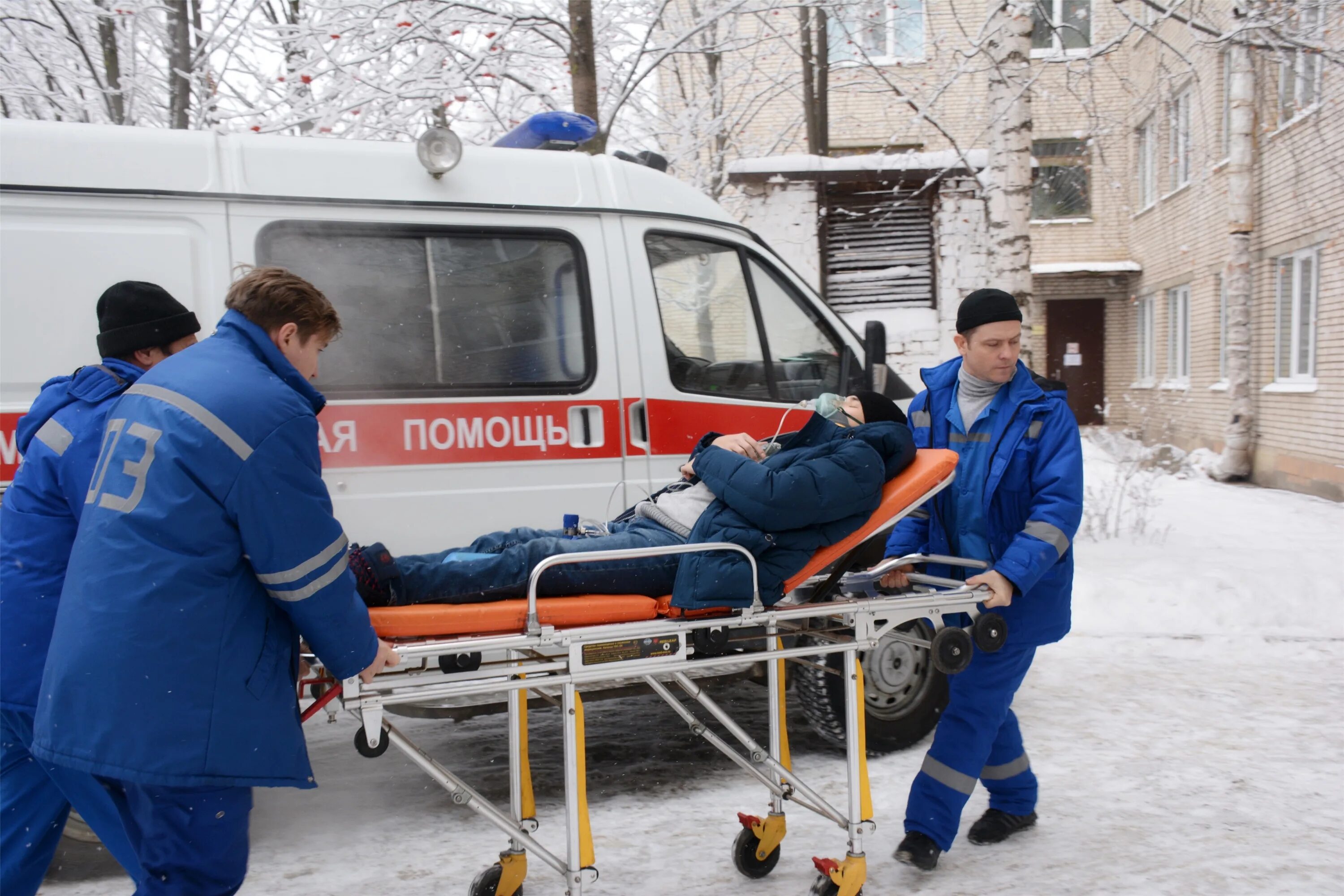 Мед помощь фото Профилактика травматизма в зимний период - БУ "Республиканский центр медицины ка