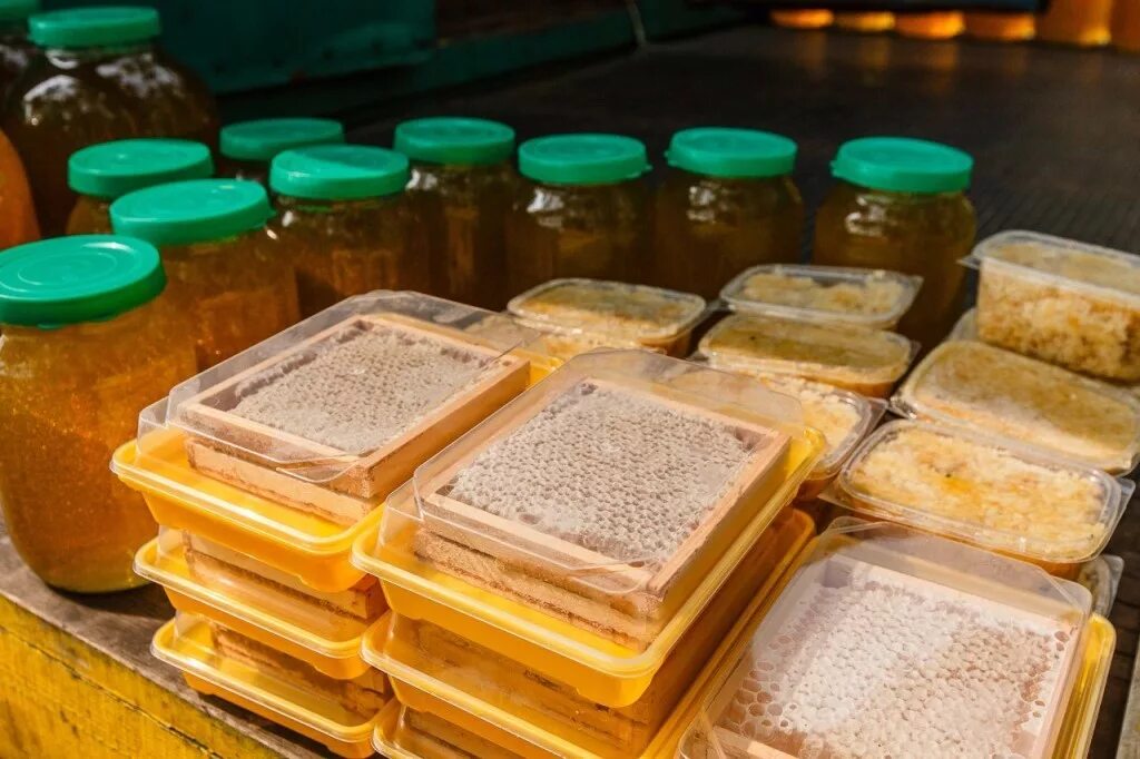 Мед продажа фото На Ставрополье грант "Агростартап" помог фермерам заняться пчеловодством
