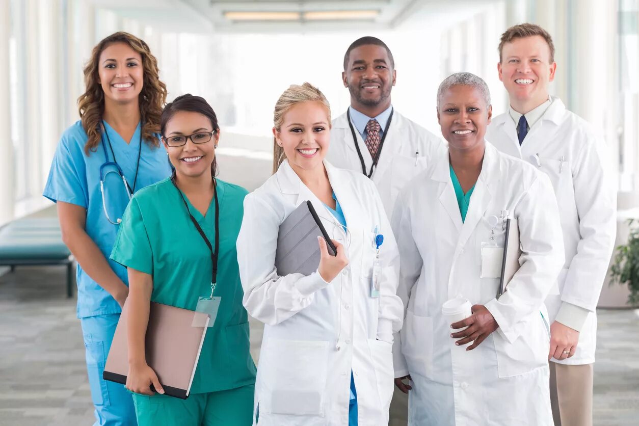 Мед работники фото Your Calling: Is a Career in Healthcare Right for You? - CIA Medical