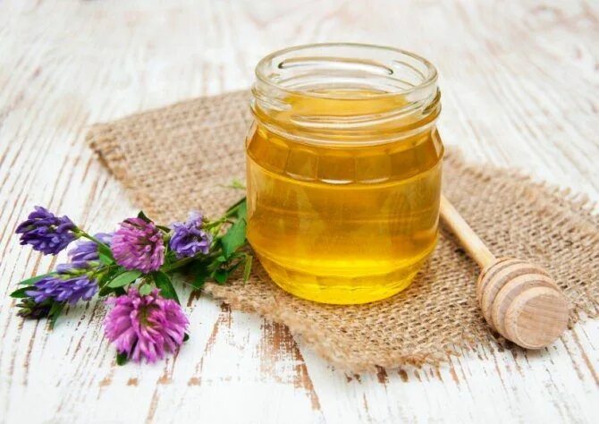 Мед репейный полезные свойства фото и цвет La miel: el súper alimento que te beneficia en 9 sorprendentes maneras Honig, Bi