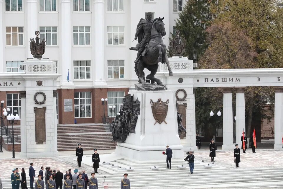 Мед ул генерала шаймуратова 9б фото Пушилин, Мединский и "башкирская мечта": как прошло открытие памятника генералу 
