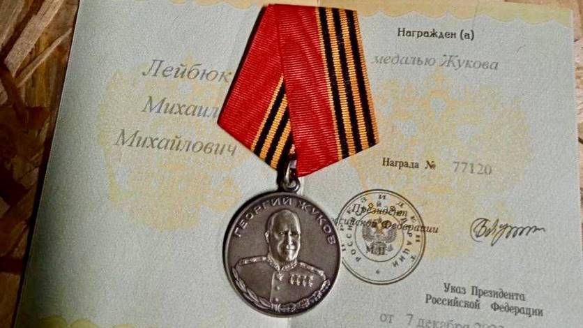 Медаль жукова на сво фото Участнику СВО из Орла вручили Медаль Жукова - Новости