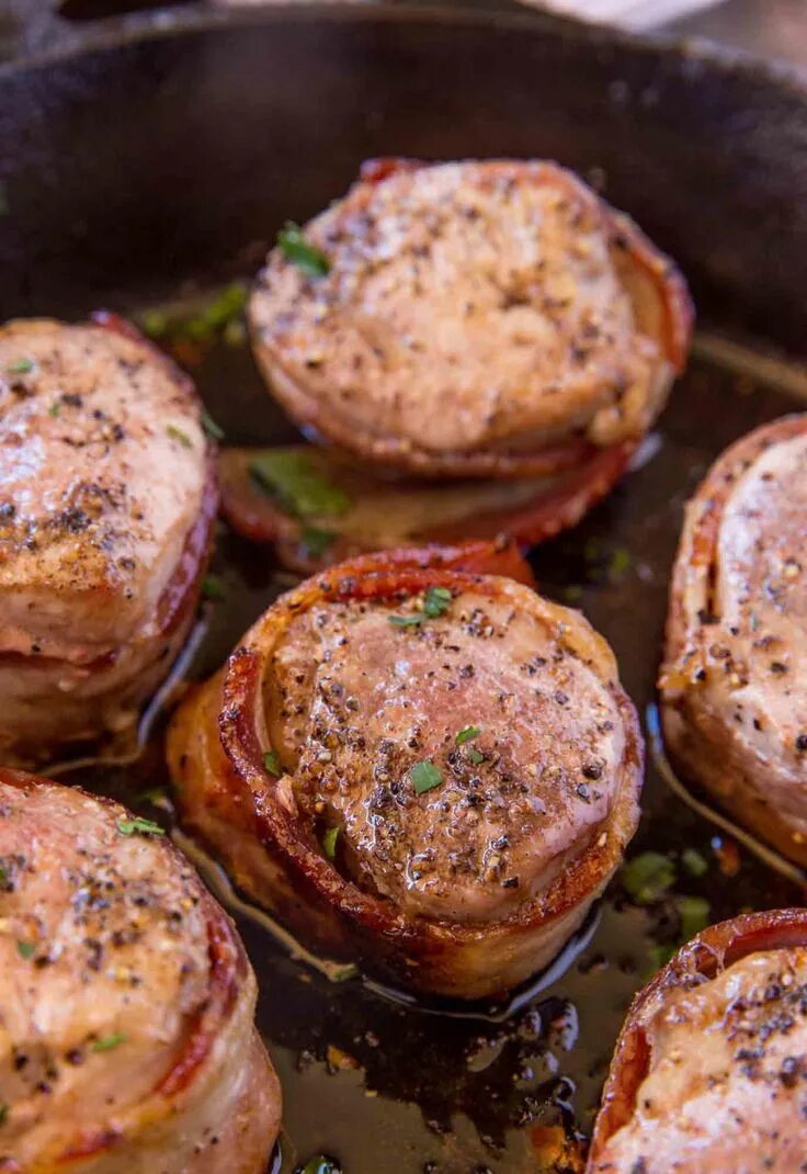 Медальоны в духовке рецепт с фото Bacon Wrapped Pork Medallions Bacon wrapped pork, Pork medallions, Stuffed pork 