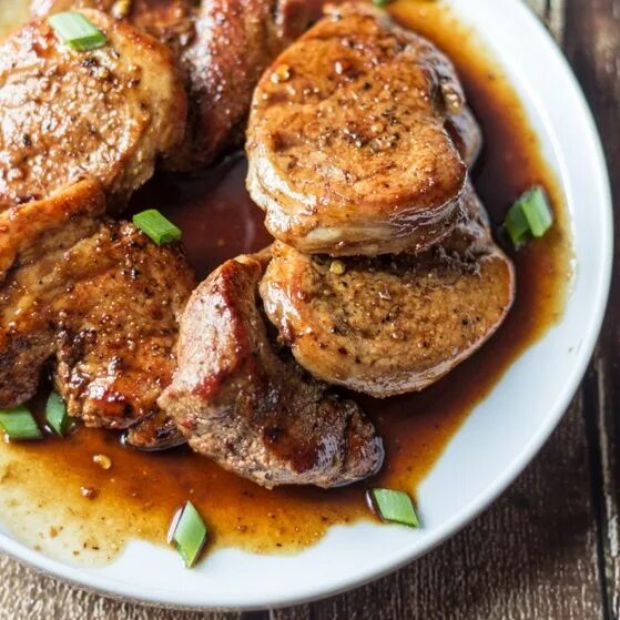 Медальоны в духовке рецепт с фото Easy Pork Tenderloin with Maple-Balsamic Sauce Recipe Pork medallions, Easy pork